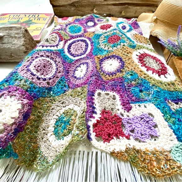 ARTISAN handcrafted crocheted vest - Picture 4 of 15